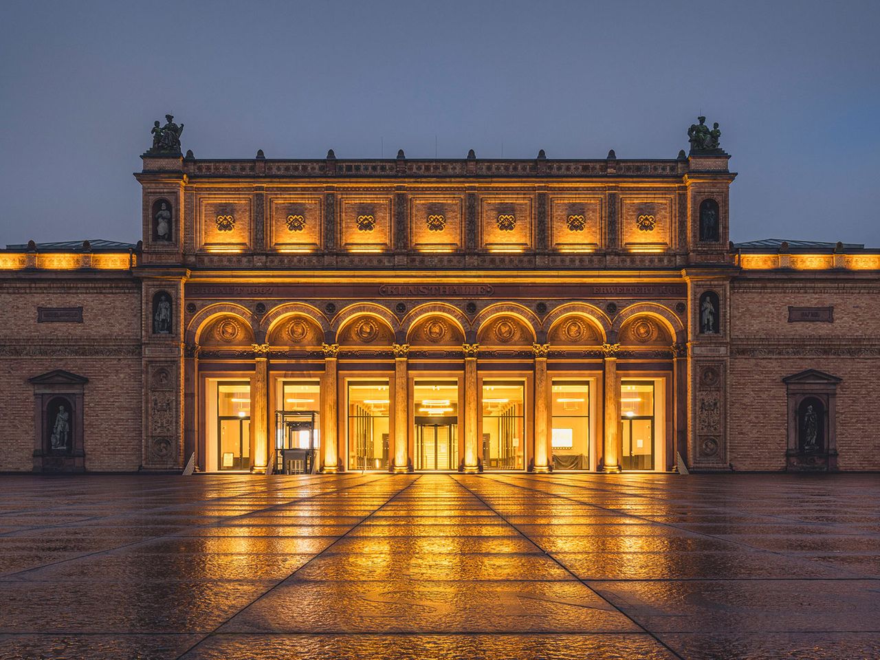 Hamburger Kunsthalle am Abend