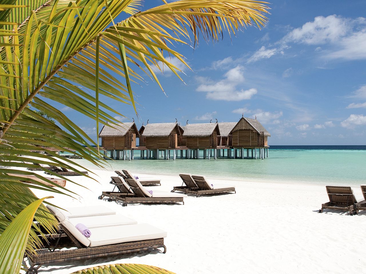 Constance Moofushi, Malediven