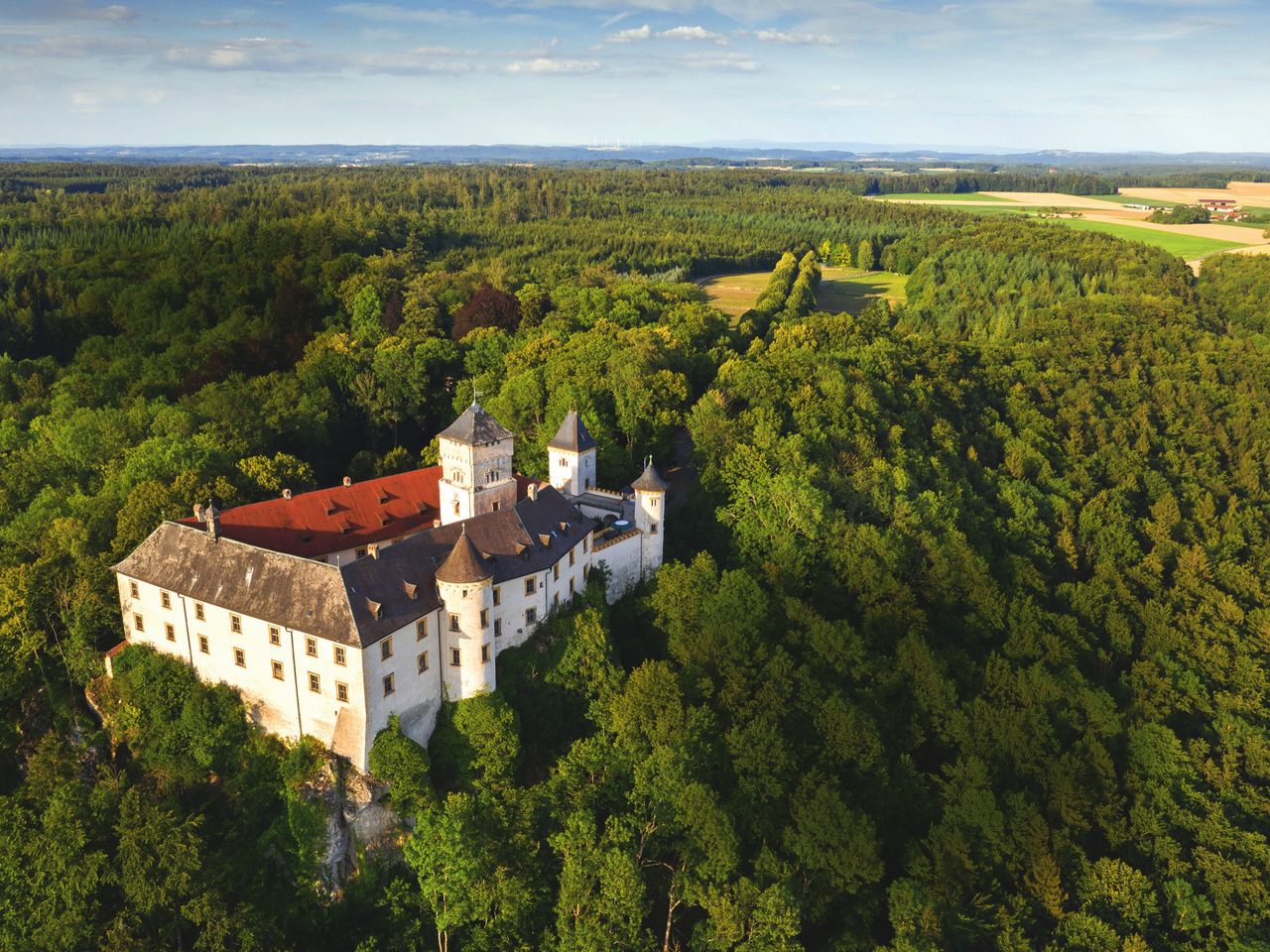 Schloss Greifenstein thront auf den Hügeln der Fränkischen Schweiz