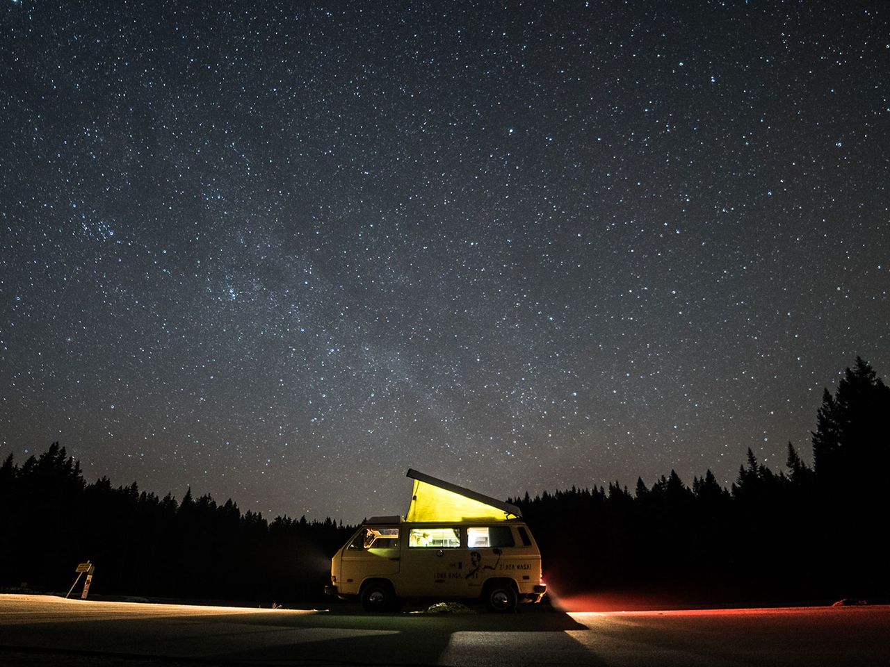Camper Van unter dem Sternenhimmel, Slowenien