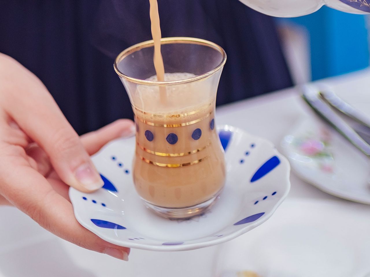 Im „Arabian Teahouse“ wird ein klassischer Tee serviert.