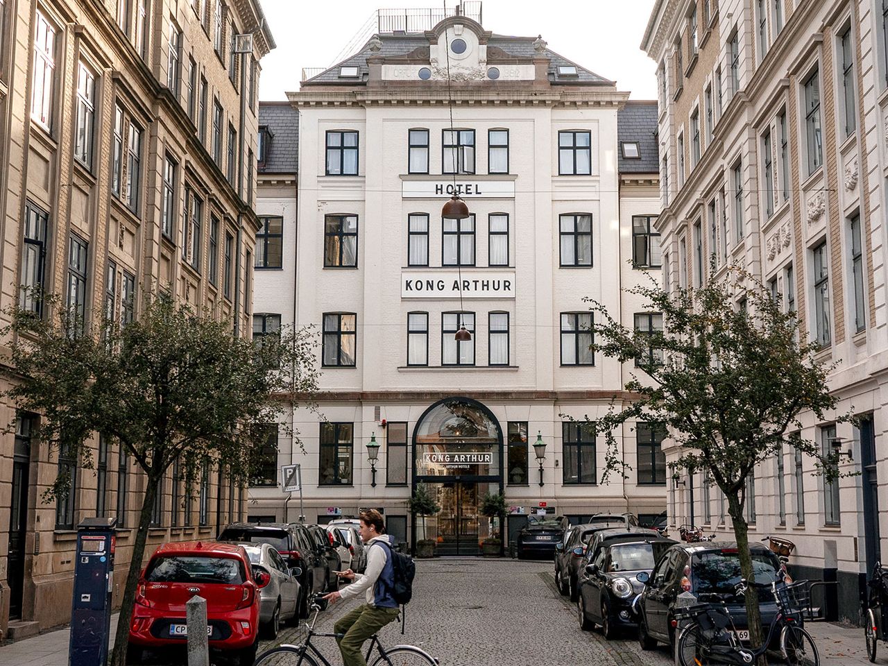 Auch von außen imposant: Das Hotel „Kong Arthur“
