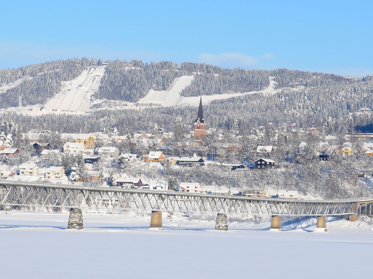 Lillehammer liegt am Ufer des Mjøsa-Sees.