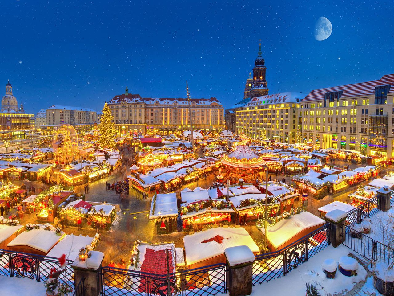 Blick auf den Dresdner Striezelmarkt