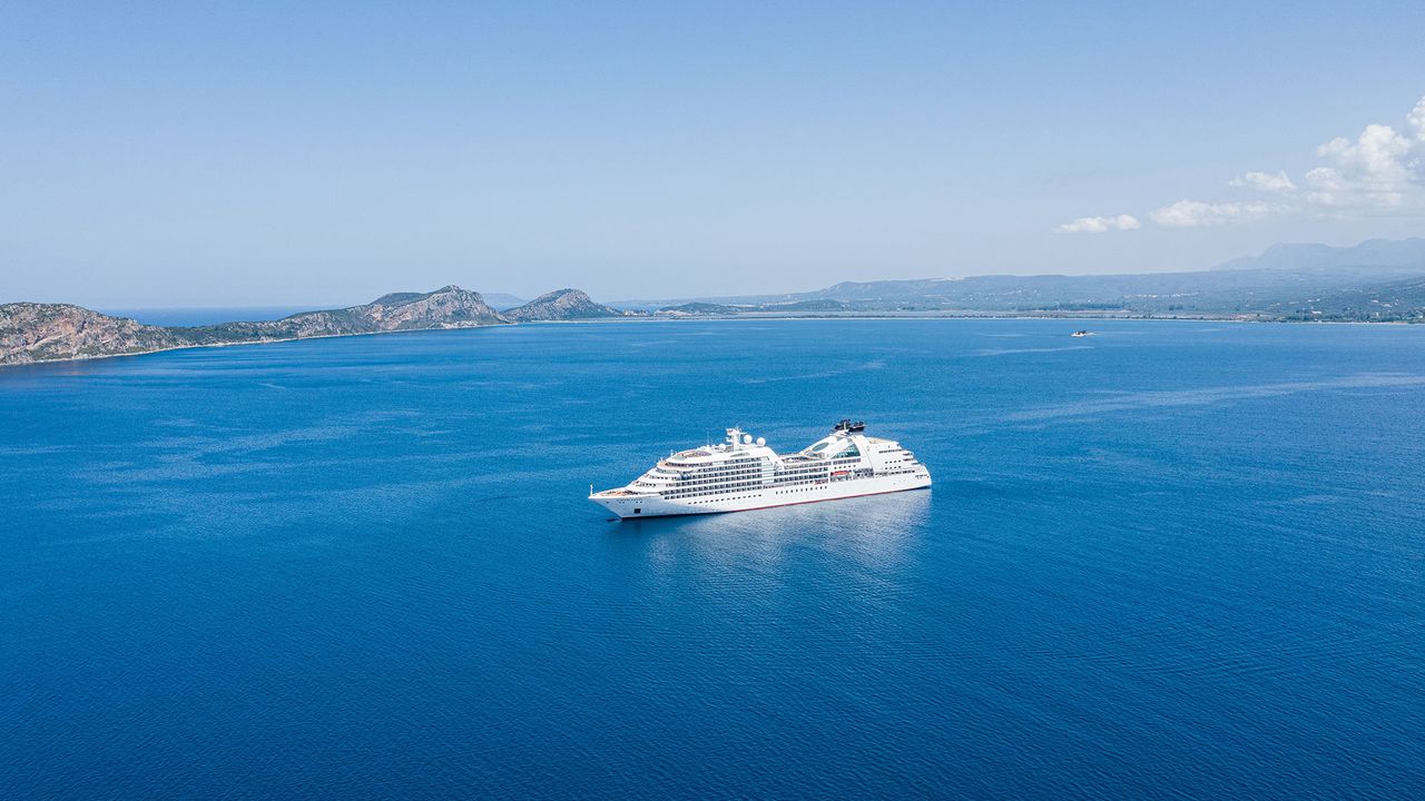 Kreuzfahrtschiff auf hoher See, Symbolfoto