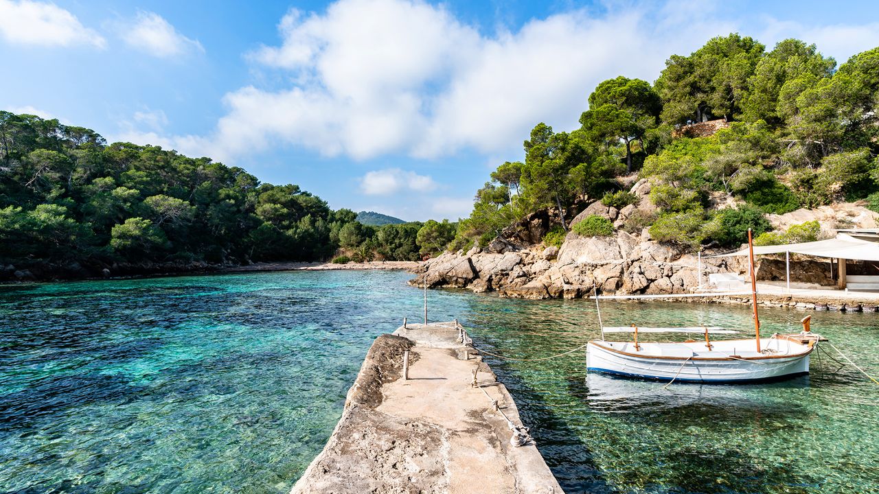 Cala Mastella auf Ibiza