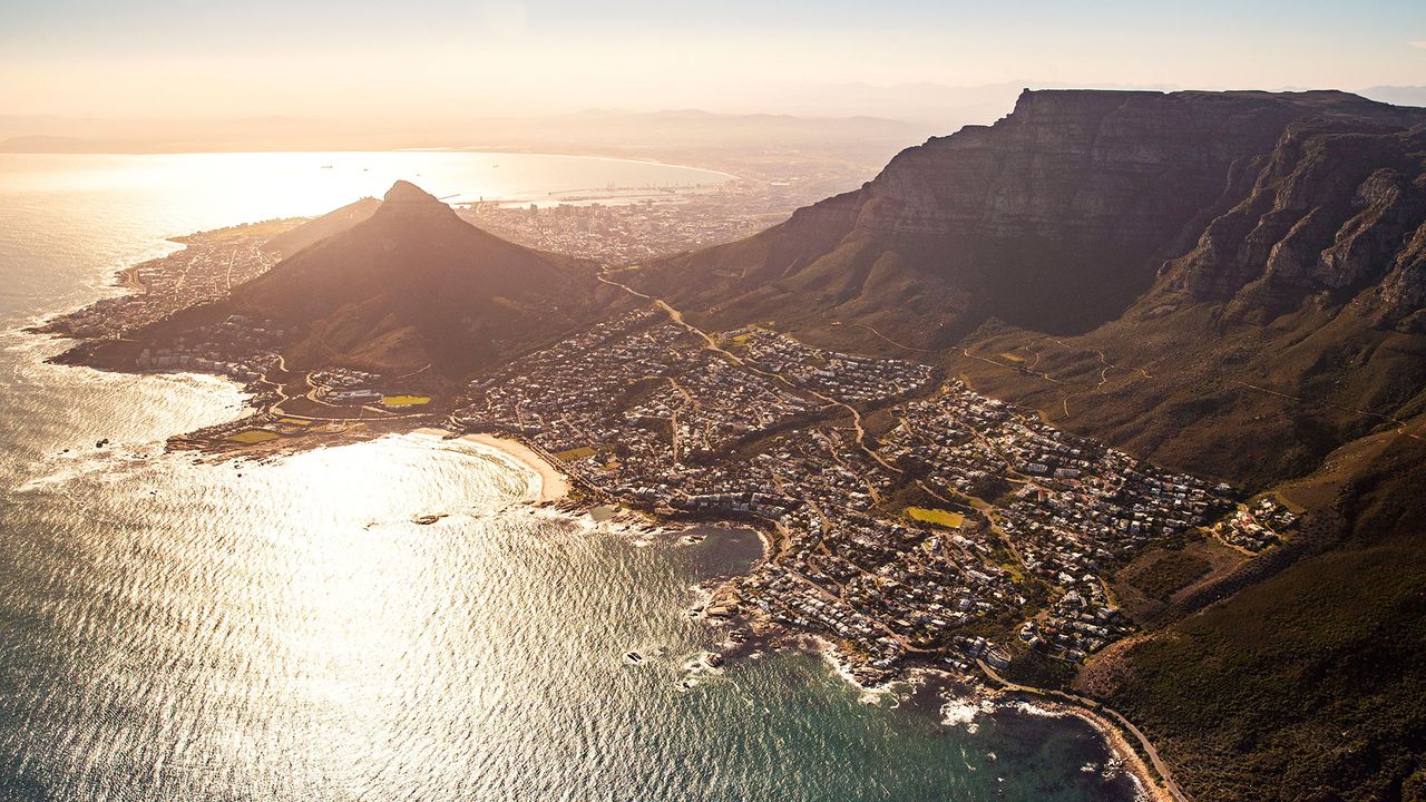 Luftaufnahme von Kapstadt mit dem One & Only Cape Town
