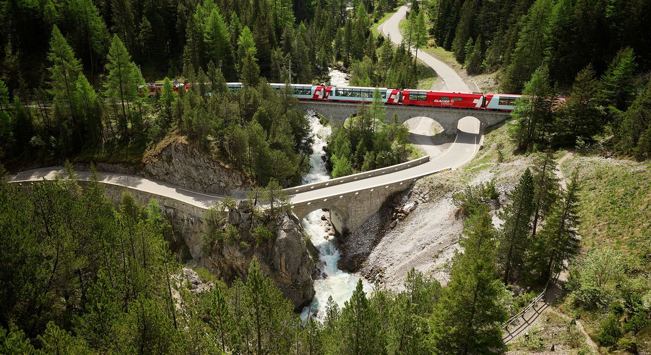 Glacier Express im Albulatal