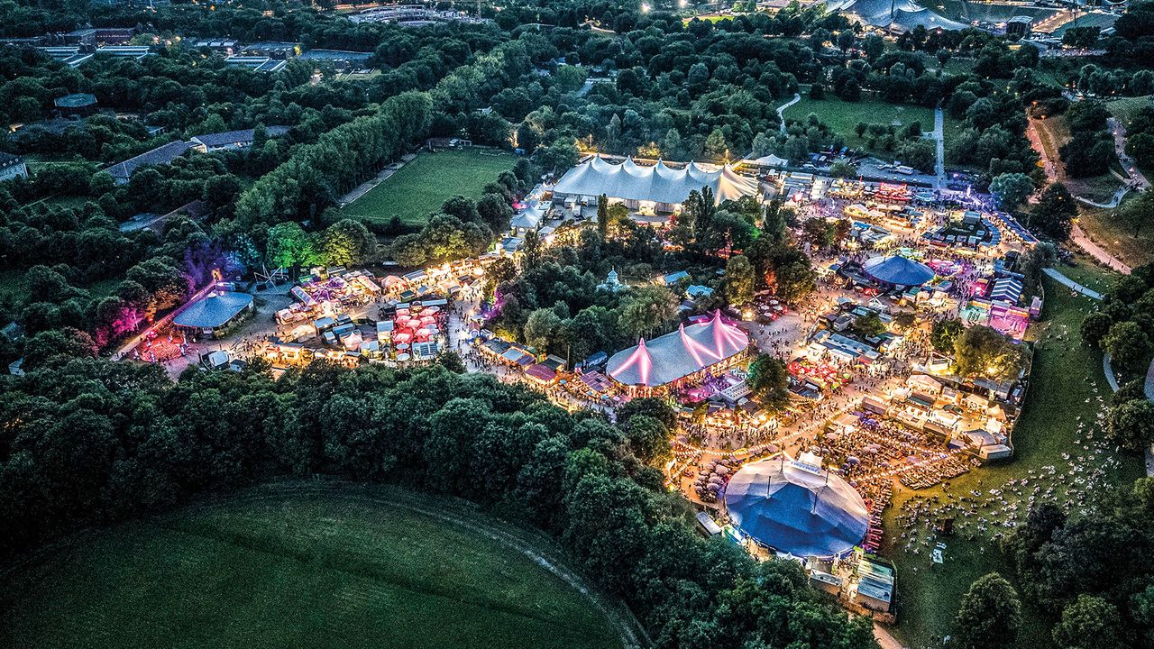 Luftaufnahme vom Tollwood Festival im Olympiapark München