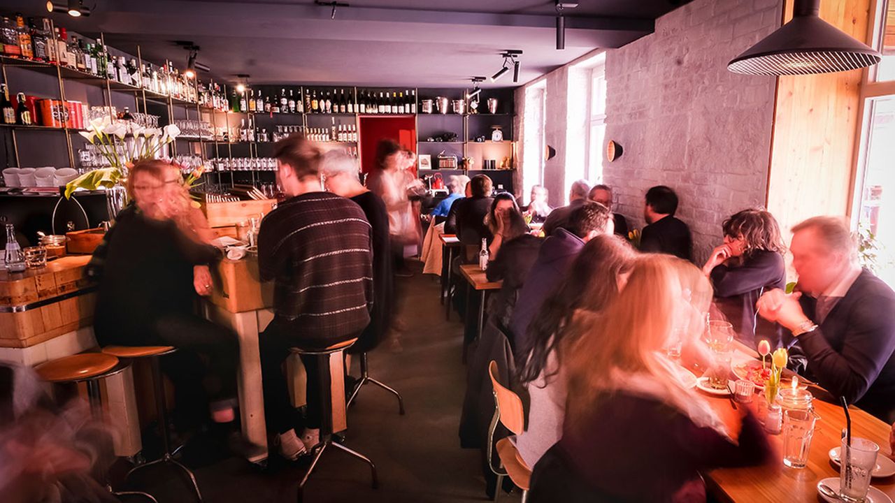 Menschen in dem Restaurant Metzgerei in Stuttgart