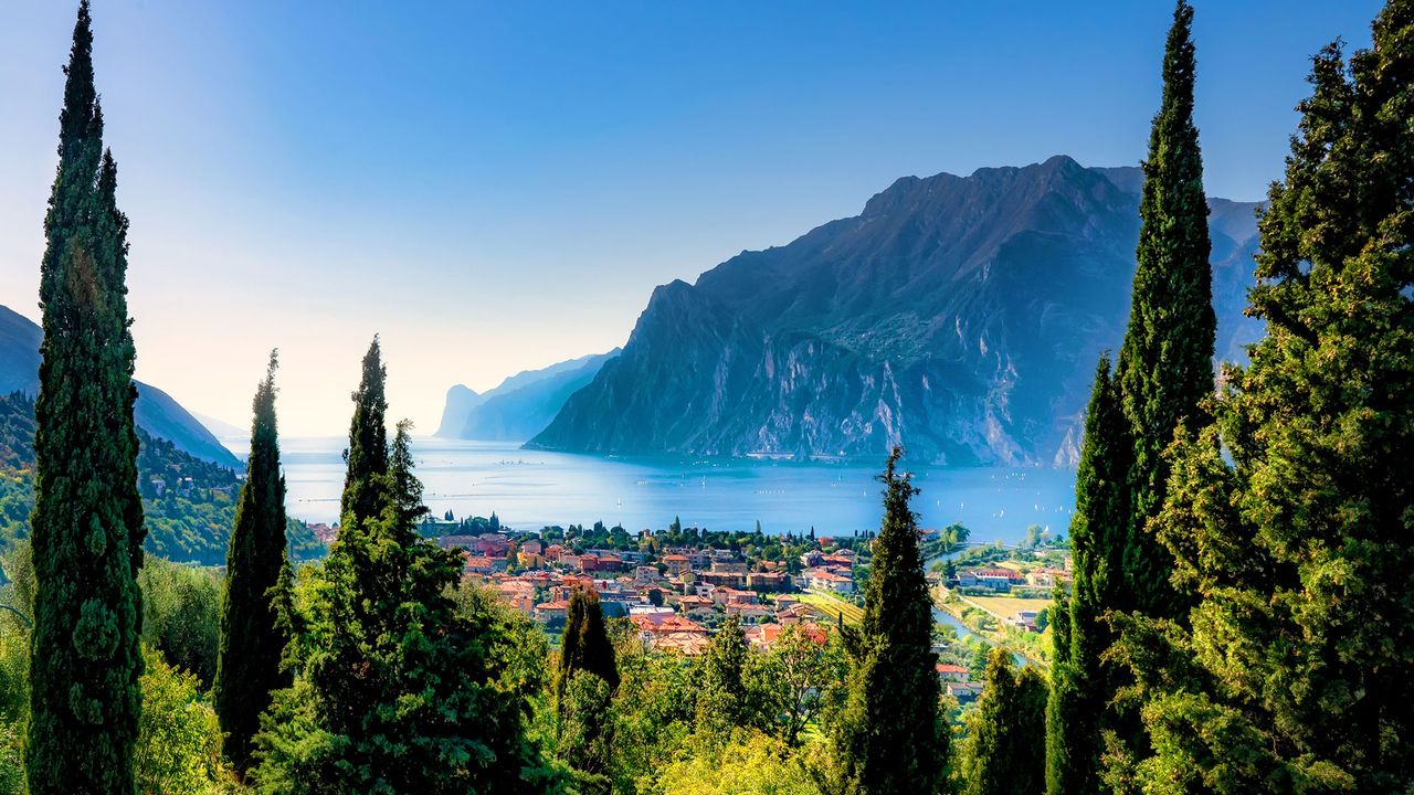 Blick auf Torbole am Gardasee