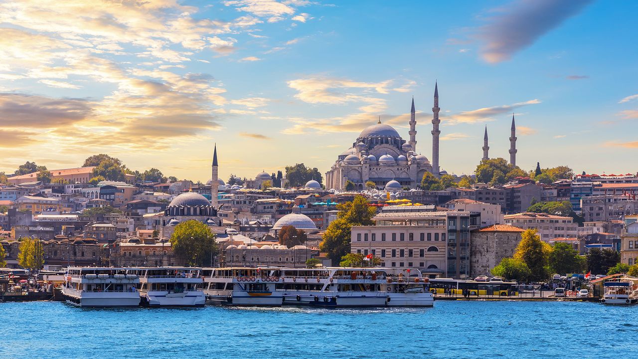 Skyline von Istanbul am Bosporus