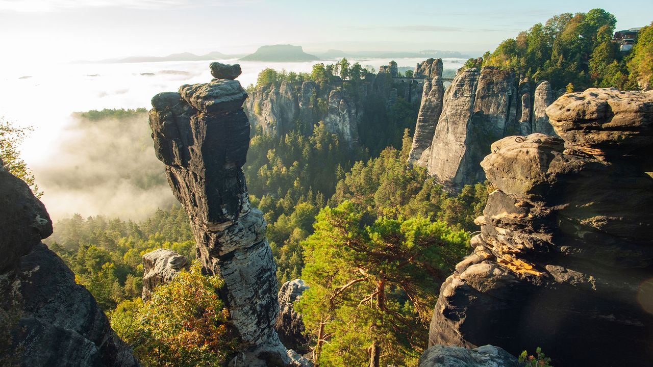 Nationalpark Sächsische Schweiz, Wehlnadel, Bastei im Hintergrund