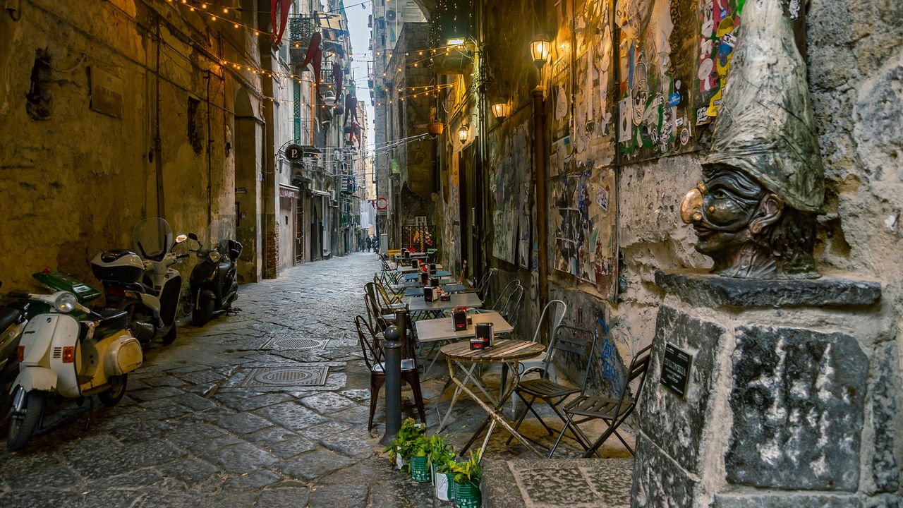 Enge Gasse im Centro Historico in Neapel