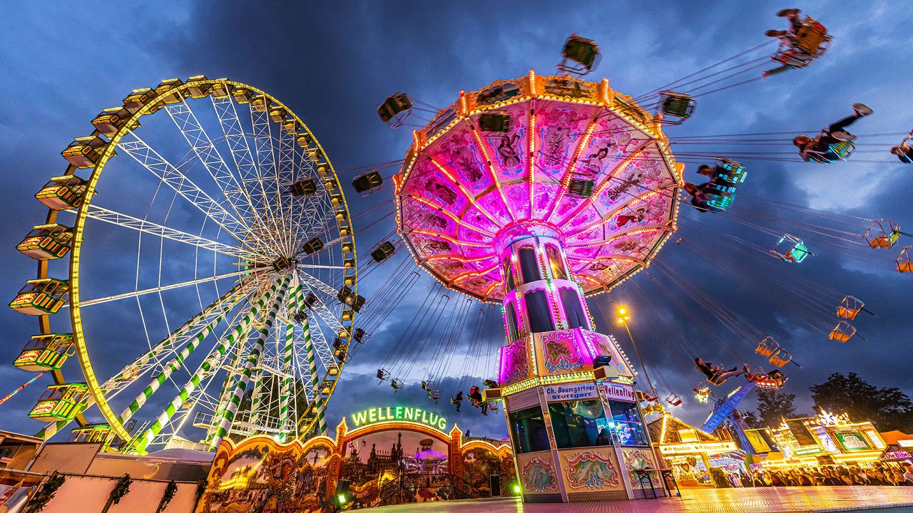 Riesenrad und Karussell, Cannstatter Wasen Stuttgart