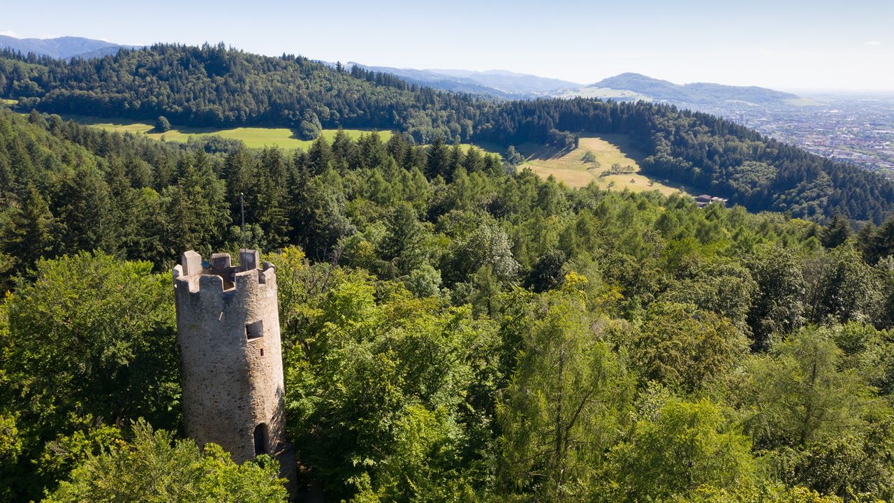Die Ruine der Zähringer Burg nahe Freiburg im Schwarzwald