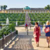 Blick auf Schloss Sanssouci auf dem in Terrassen angelegten Weinberg