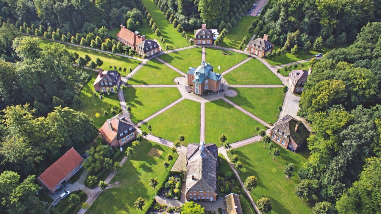 Schloss Clemenswerth und seine acht Pavillons
