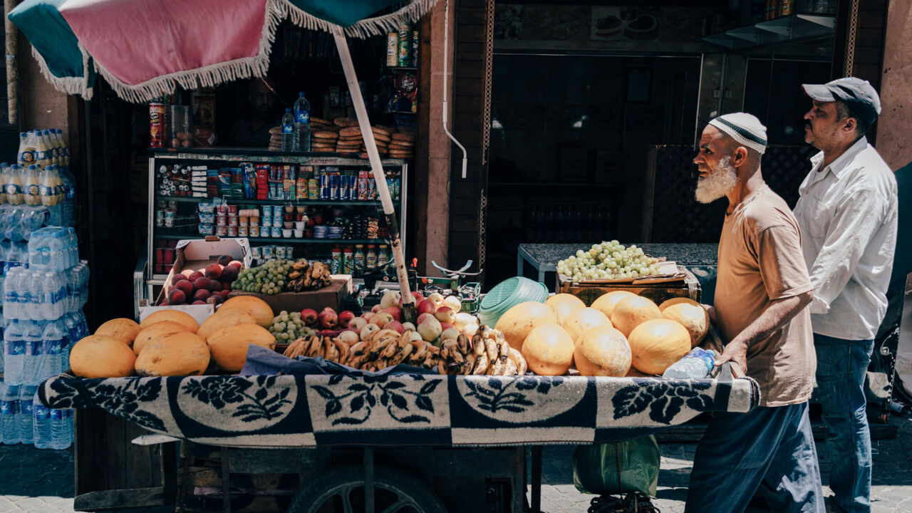 Frisches Obst an einem Stand in Marrakesch