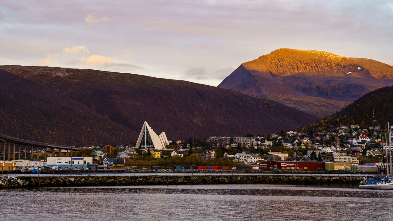 Blick auf Tromsø und die Eismeerkathedrale