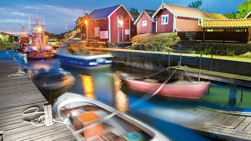 Sommernacht am Hafen der Schäreninsel Öja