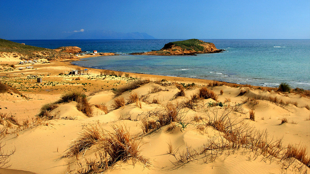 Weite Dünenlandschaft auf der griechischen Insel Limnos