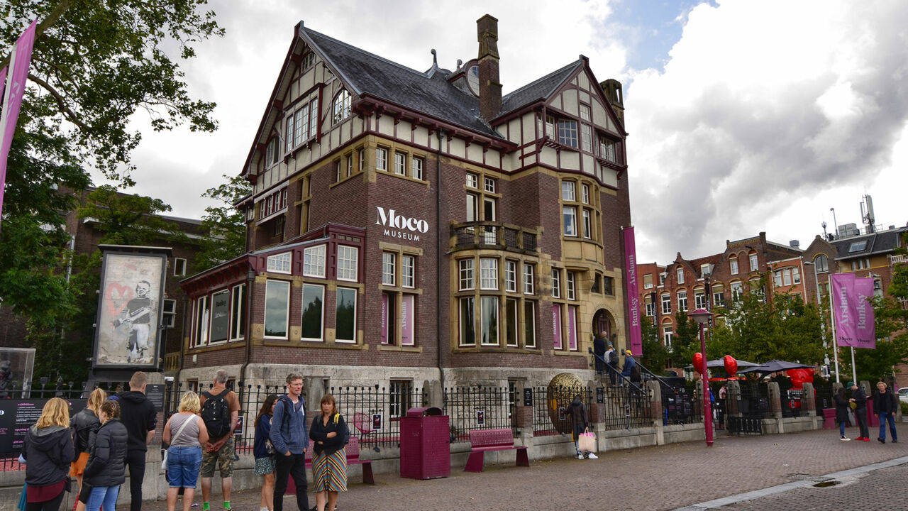 Moco Museum in Amsterdam von außen