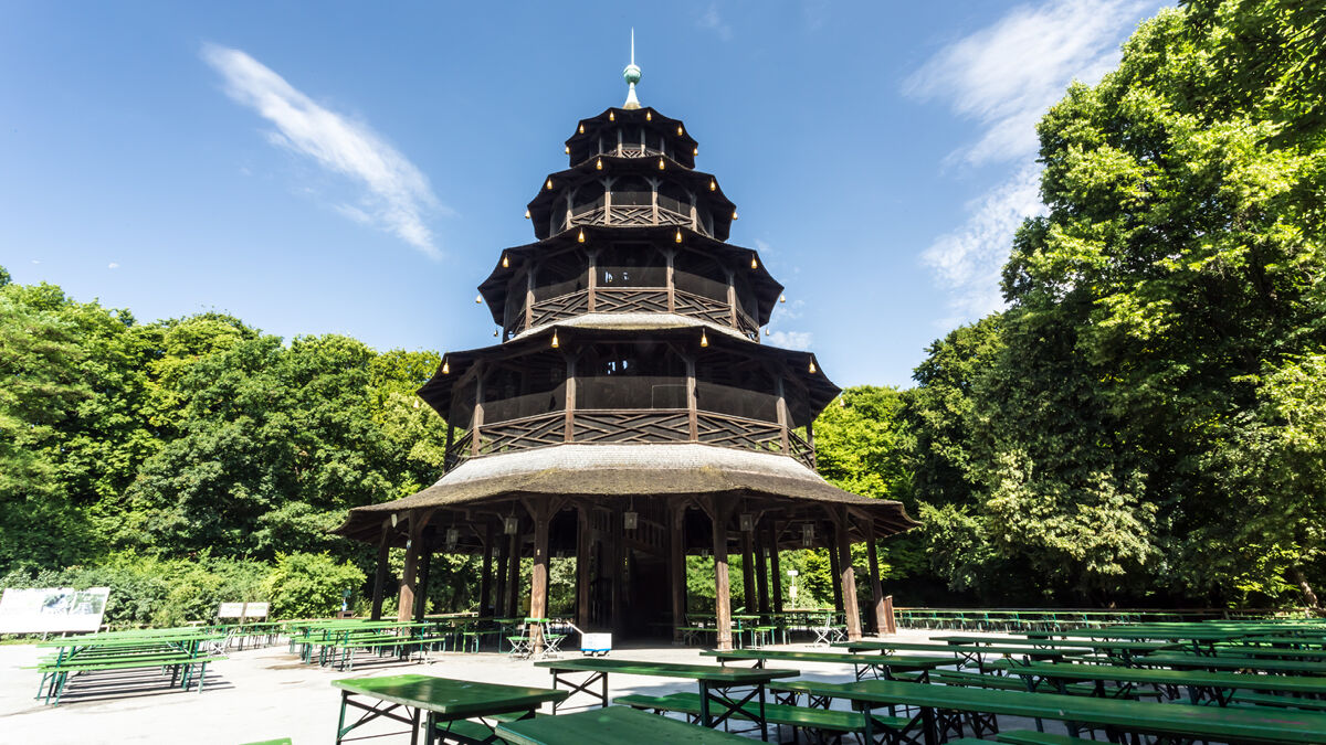 Biergarten rund um den Chinesischen Turm in München