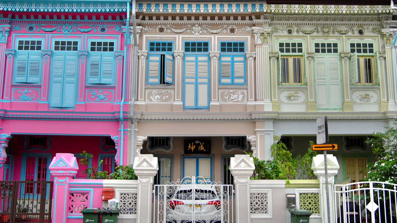 Bunte Fassaden der Shophouses in Singapur