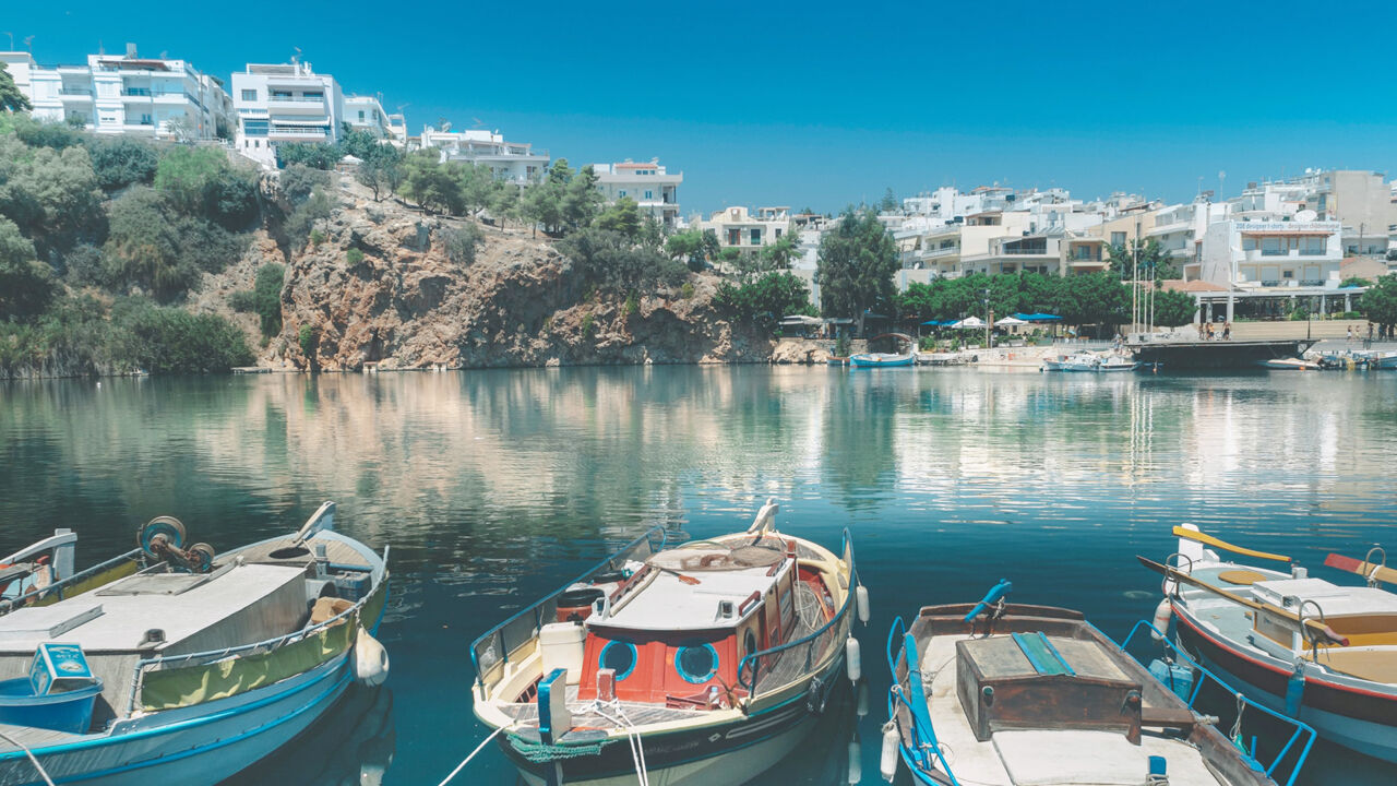 Blick auf die Bucht von Agios Nikolaos auf Kreta