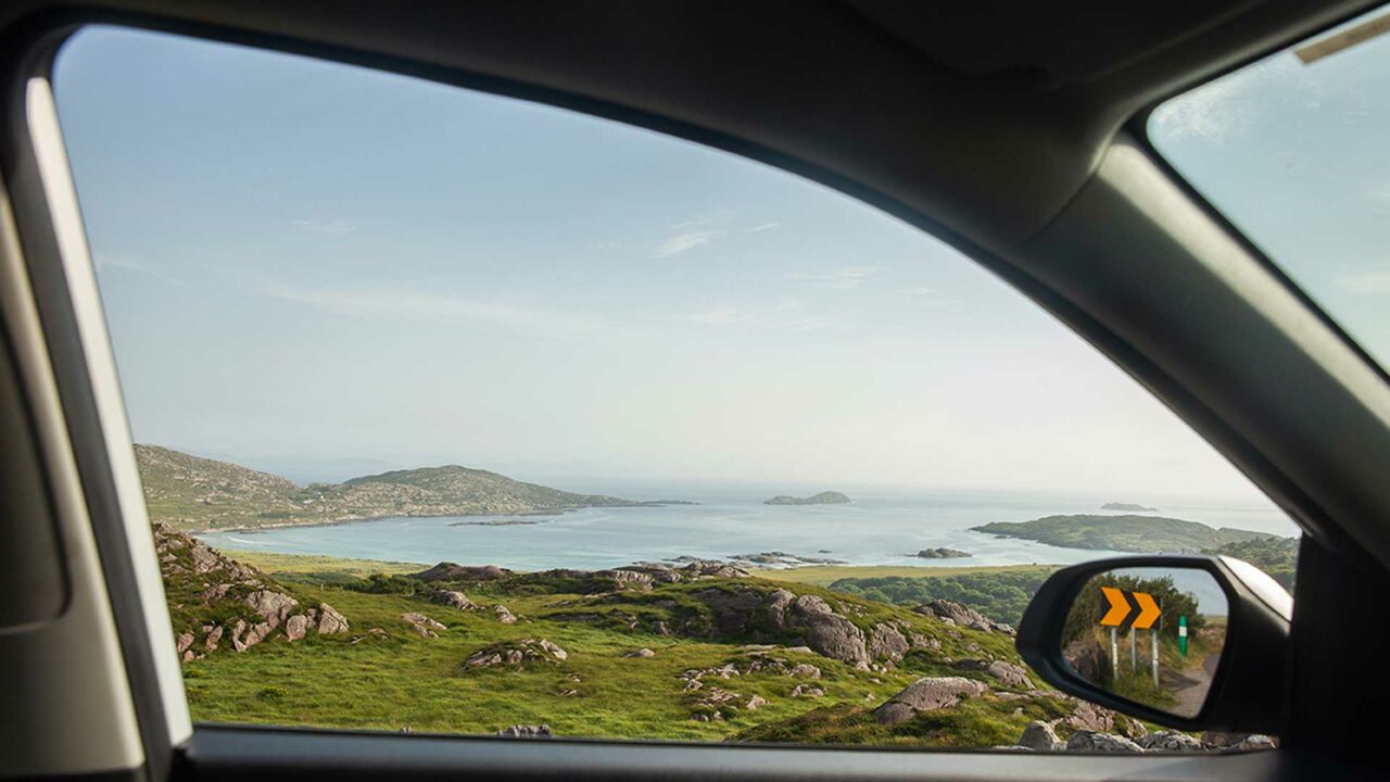 Wild Atlantic Way, Blick vom Auto auf Grafschaft Kerry
