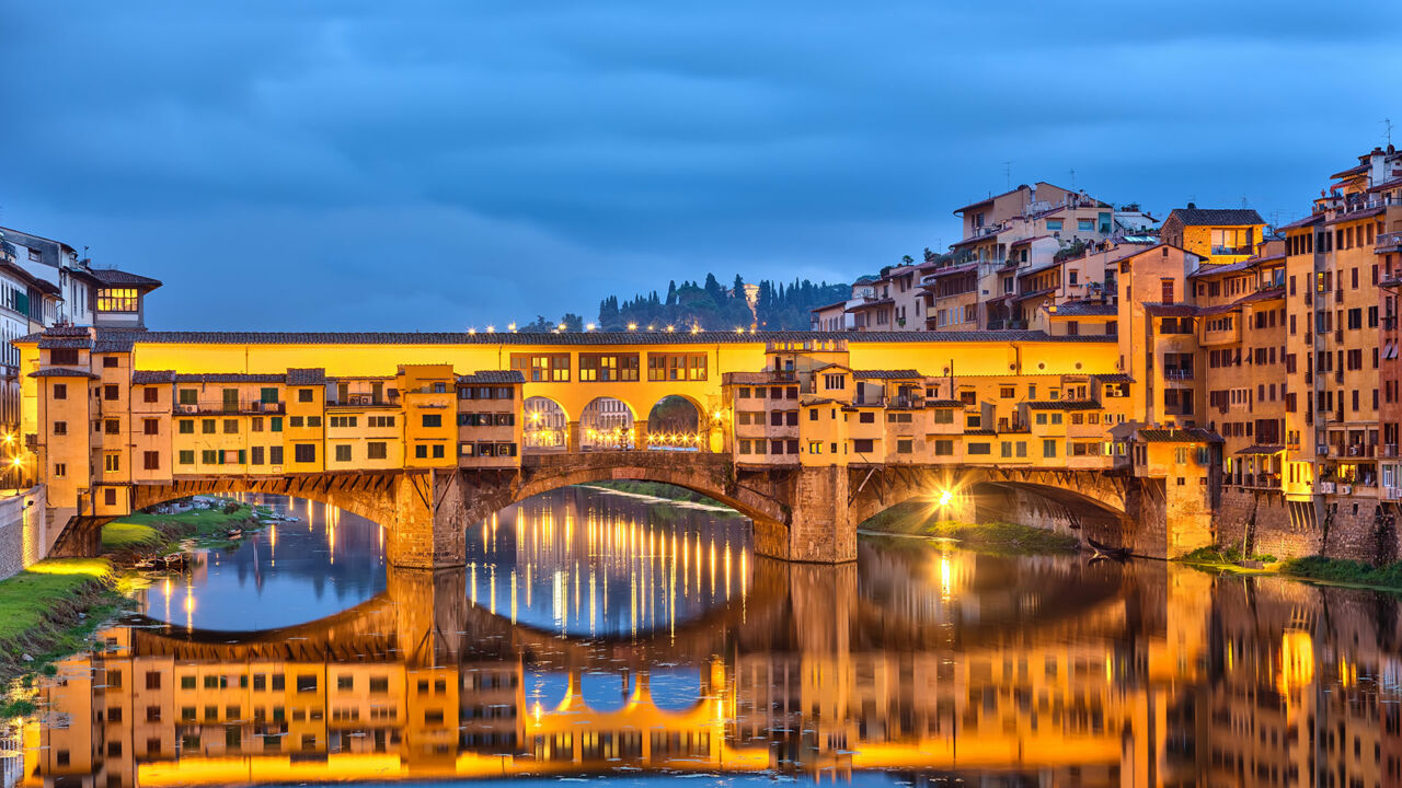 Anblick der Ponte Vecchio bei Nacht