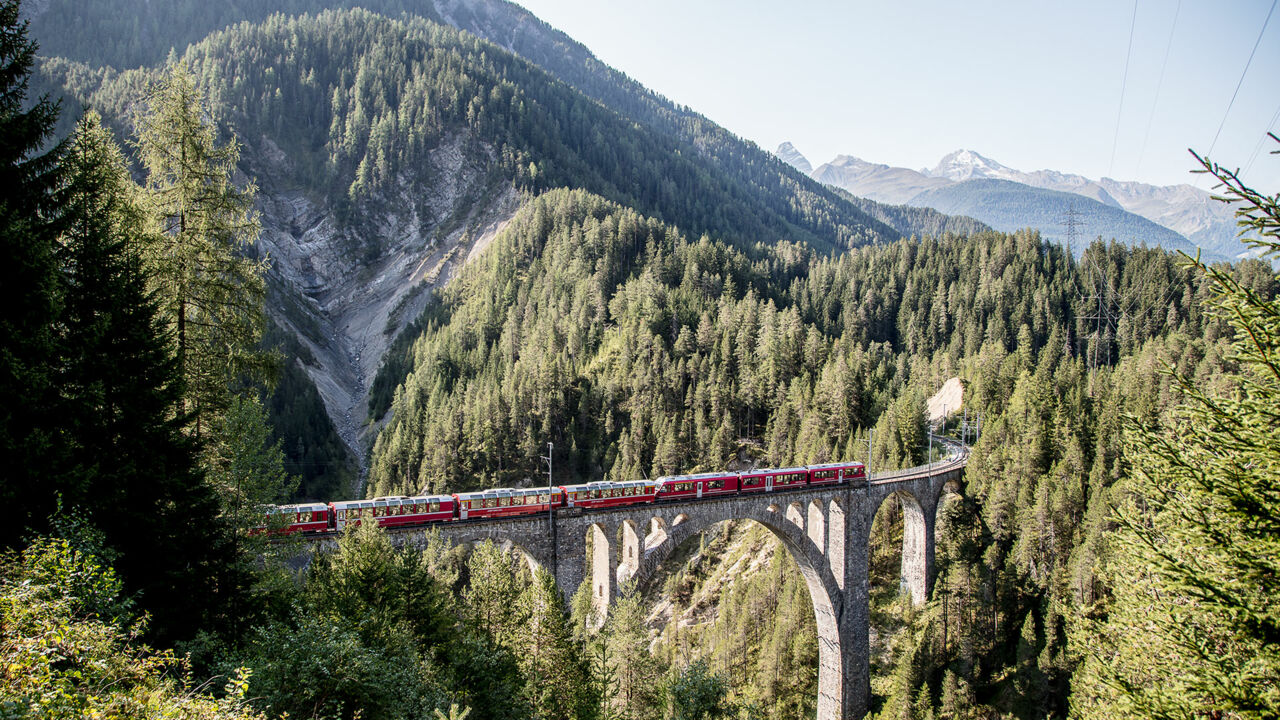 Bernina Express in der Gemeinde Davos