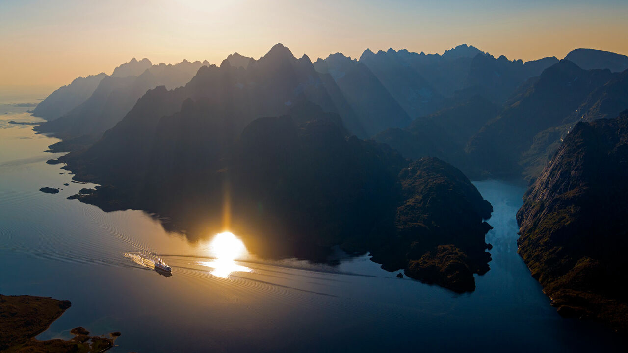 MS Trollfjord, unterwegs in Norwegens Fjorden