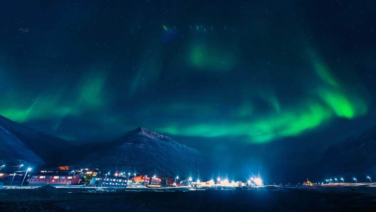 Polarlichter über der Inselhauptstadt Longyearbyen