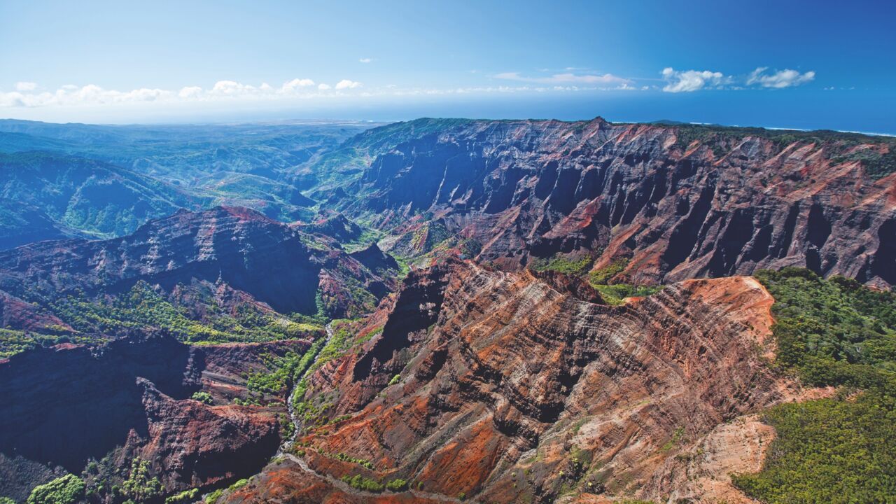 Die zerklüfteten Felsen des Waimea Canyon auf Kauai