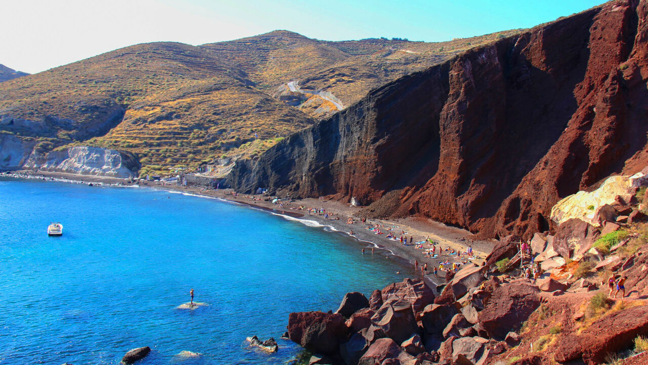 Roter Strand an der Caldera von Santorini