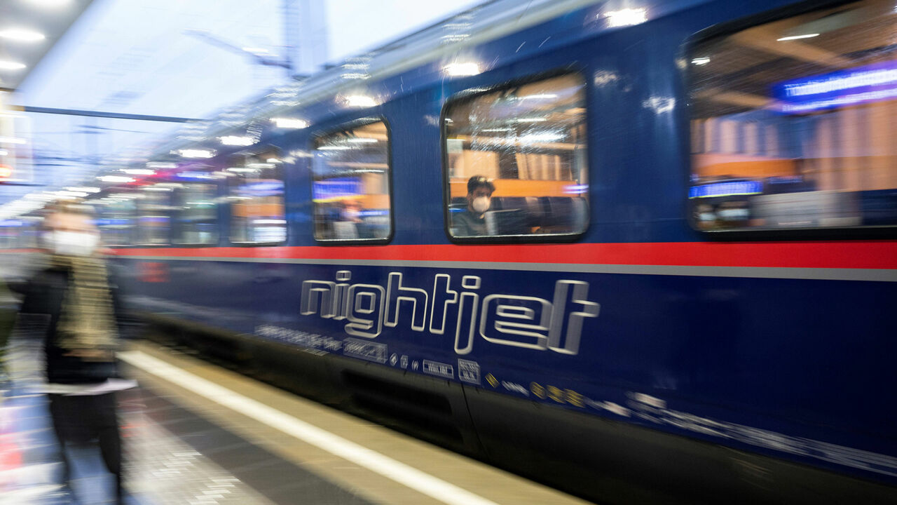 ÖBB-Nightjet von Wien nach Amsterdam, am Bahnhof, Nachtzug