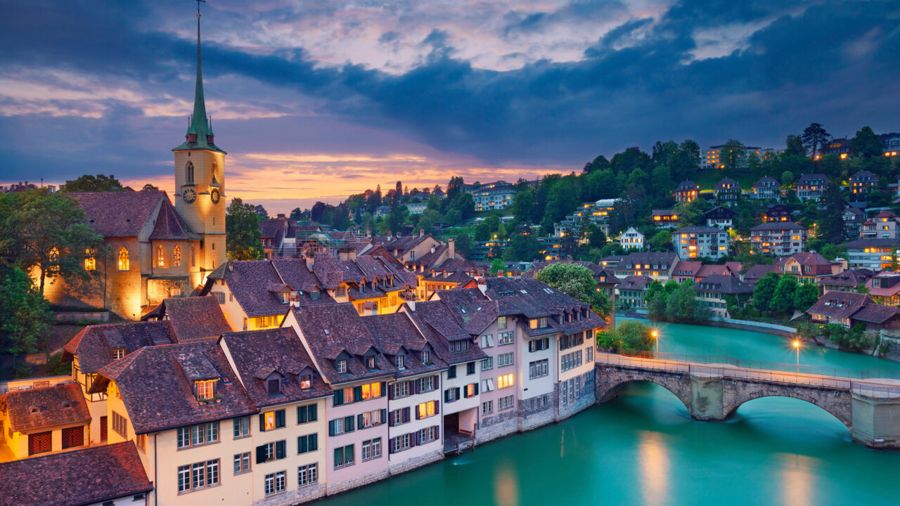 Bern und Fluss Aare am Abend