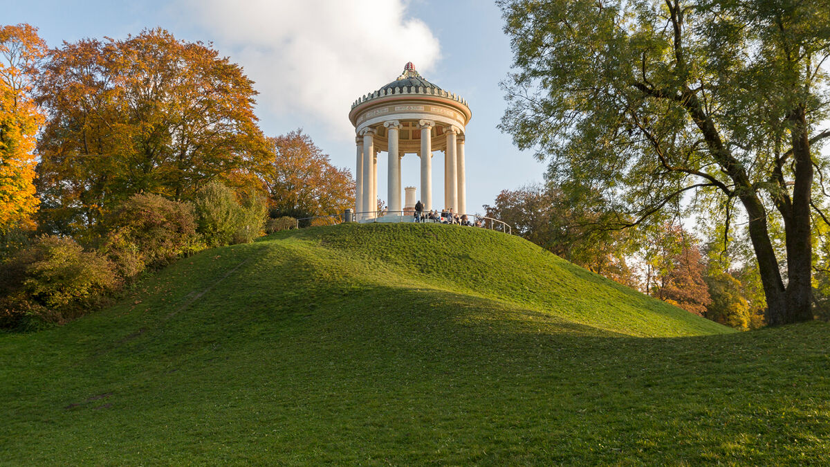 Blick auf den Monopteros im Englischen Garten