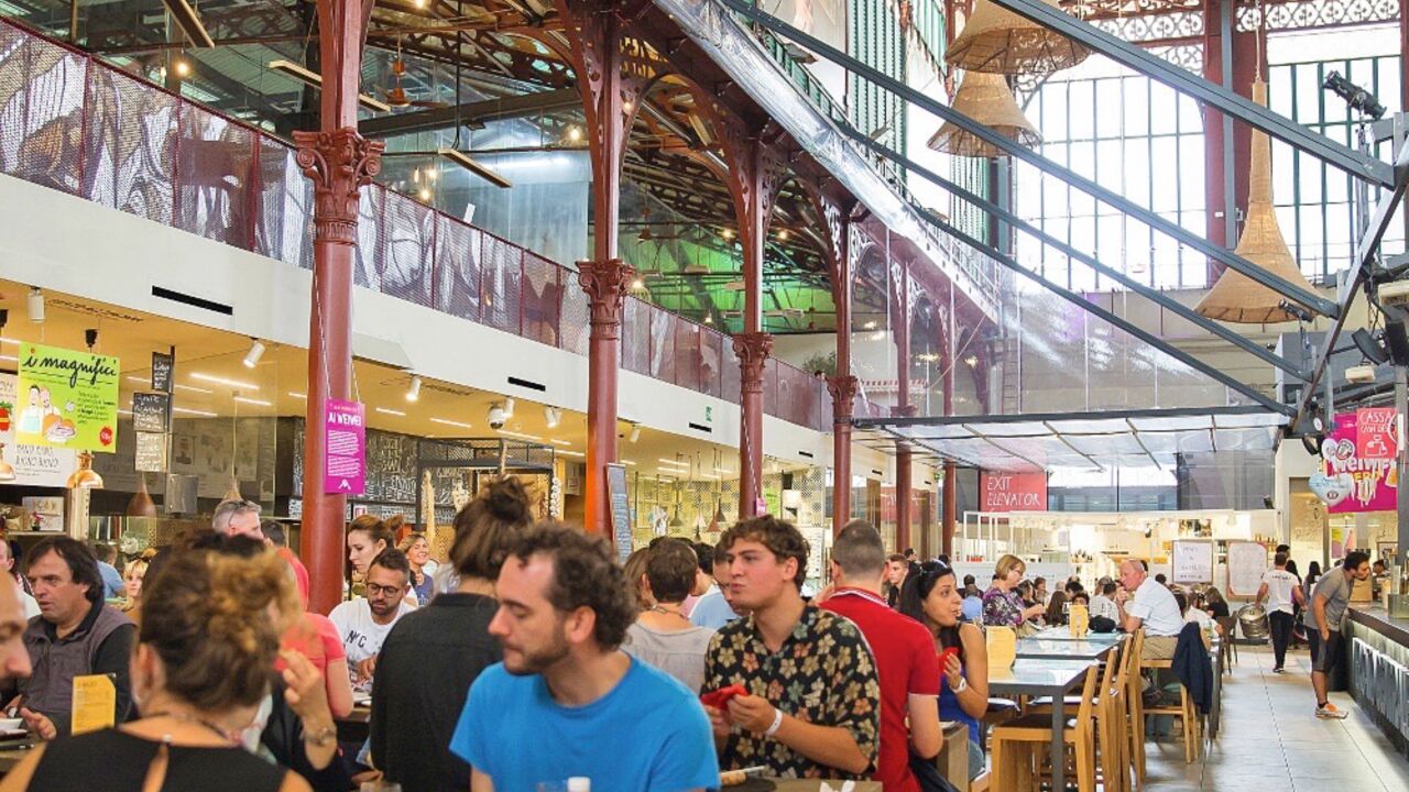 Menschen auf dem Mercato Centrale, Florenz