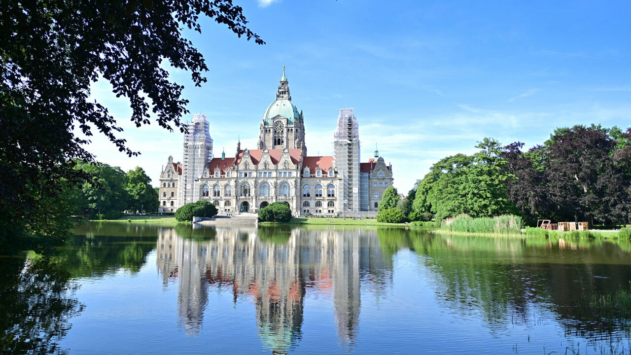 Blick auf den Maschpark und das Neue Rathaus von Hannover