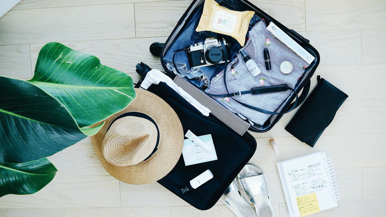 Koffer packen für den Sommerurlaub, Symbolbild