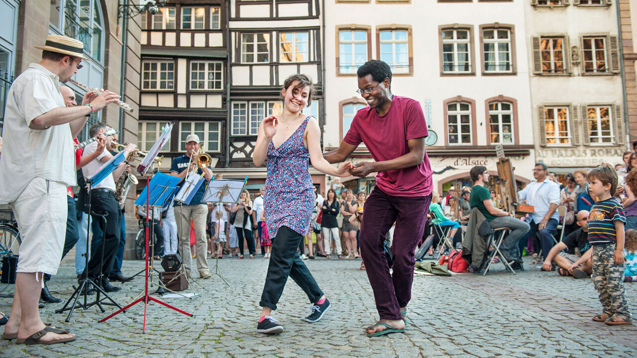 Straßburg Musikfest, tanzende Menschen