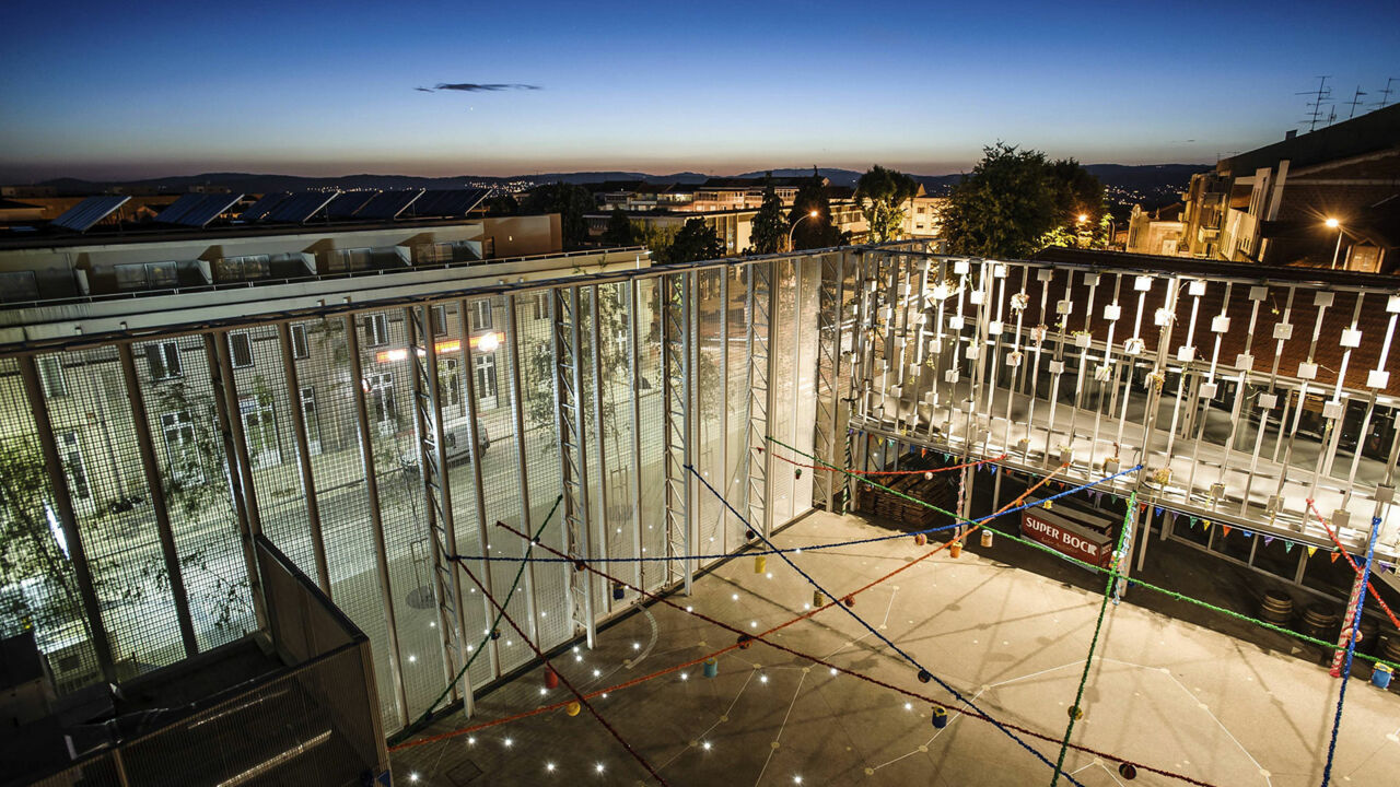 Gnration-Gebäude in Braga, futuristische Architektur mit Glas