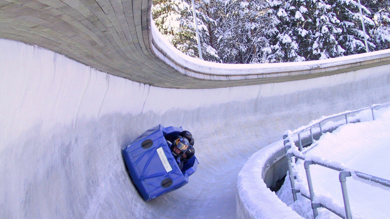 Bobfahrer auf der Bobbahn in Lillehammer