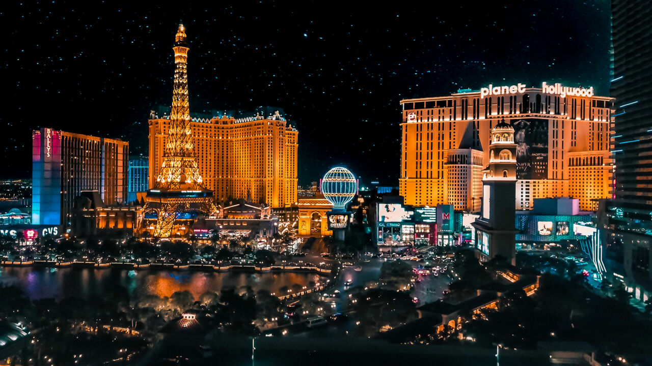 Blick auf Las Vegas bei Nacht 