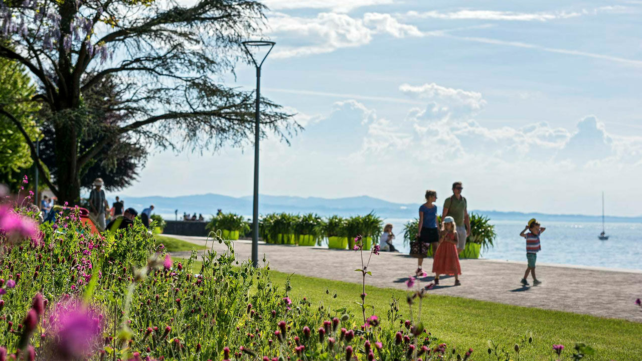 Familie auf der Hinteren Insel in Lindau