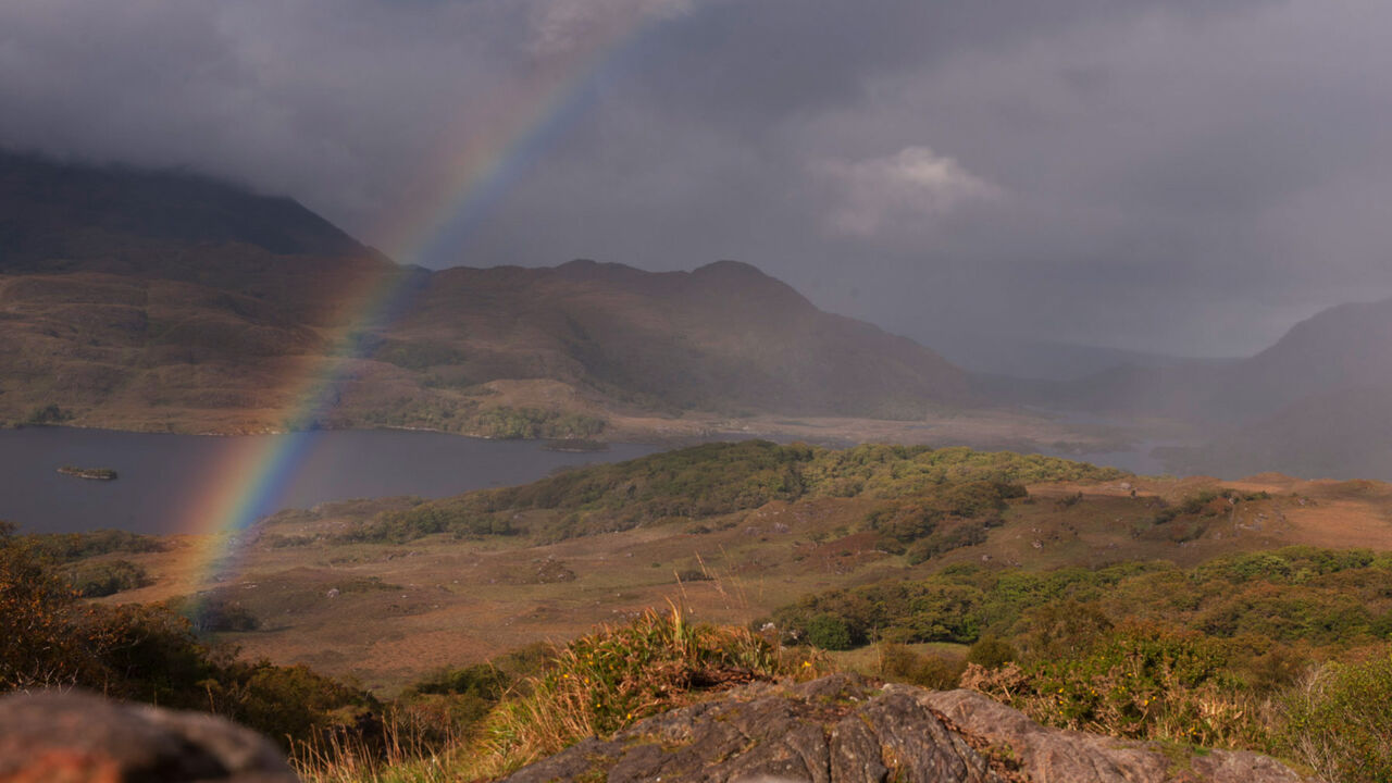Ein Regenbogen im Killarney Nationalpark