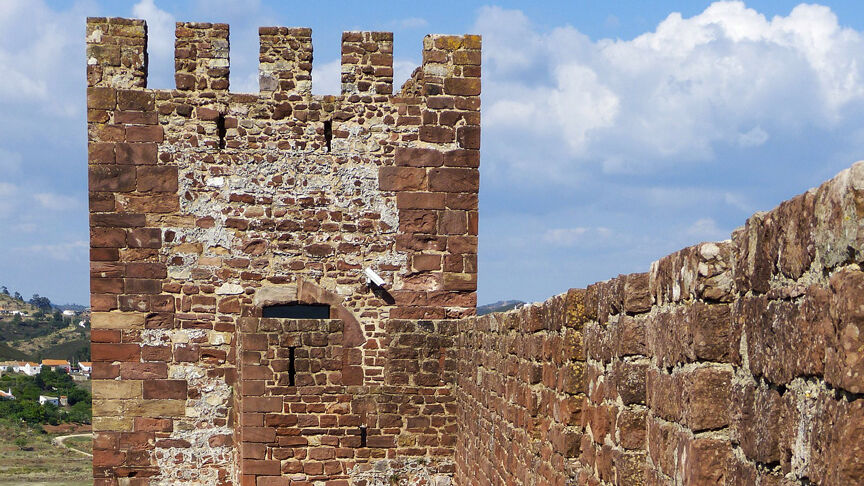 Ein Burgturm des Castelo de Silves